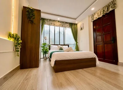 Standard Studio — Lá Yên